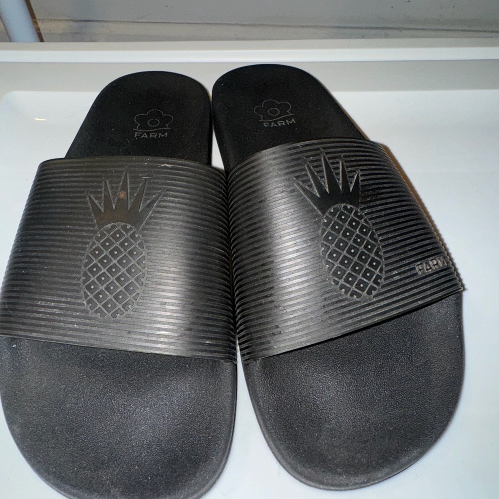 FARM Rio Black Embossed Pineapple Slippers